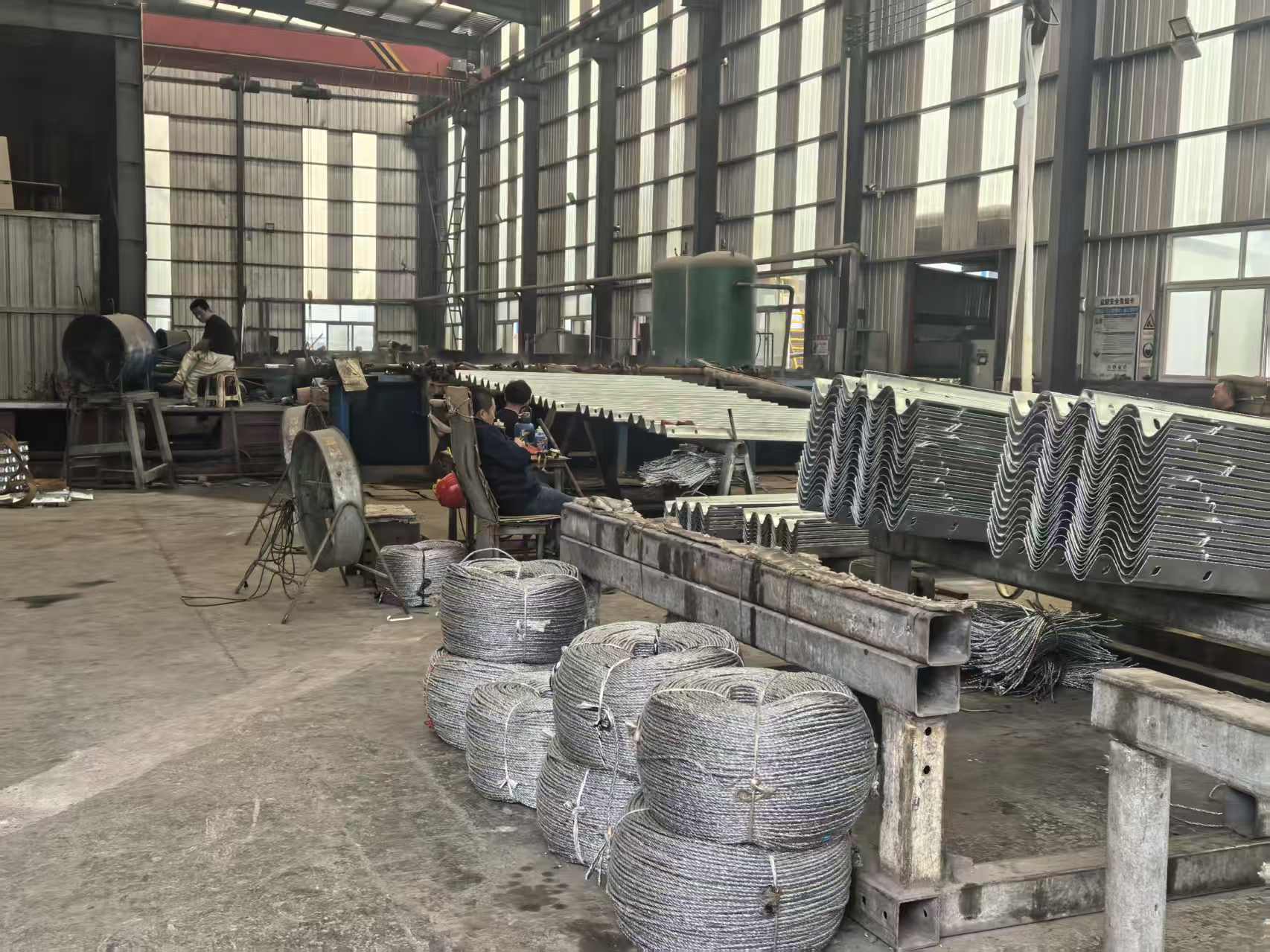 泰州市波形护栏板三波波形护栏 - 厂家